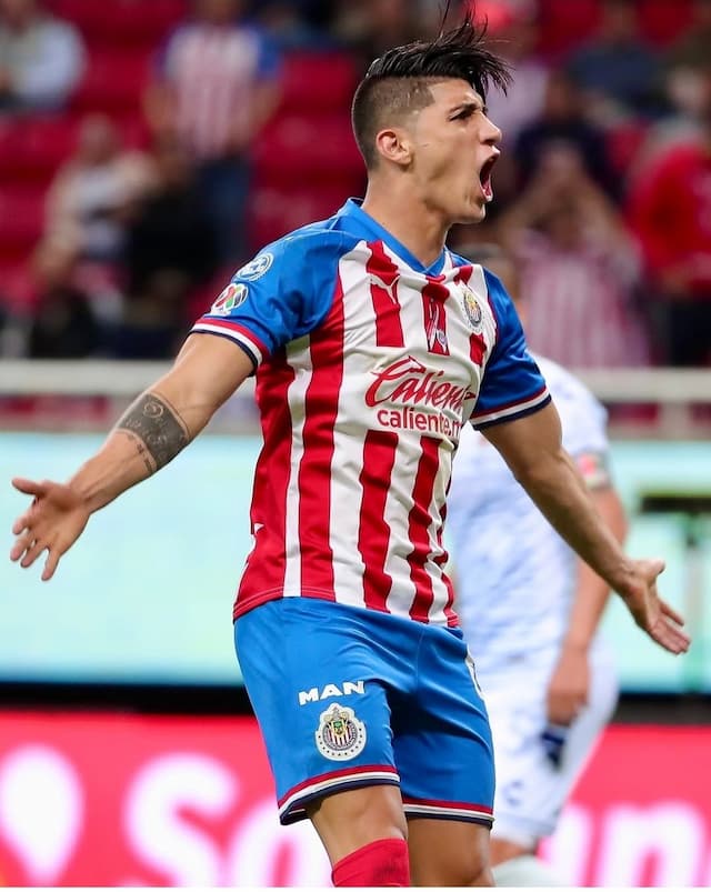 Alan Pulido Marca en su Regreso Triunfal a Chivas en Victoria Contra Tijuana