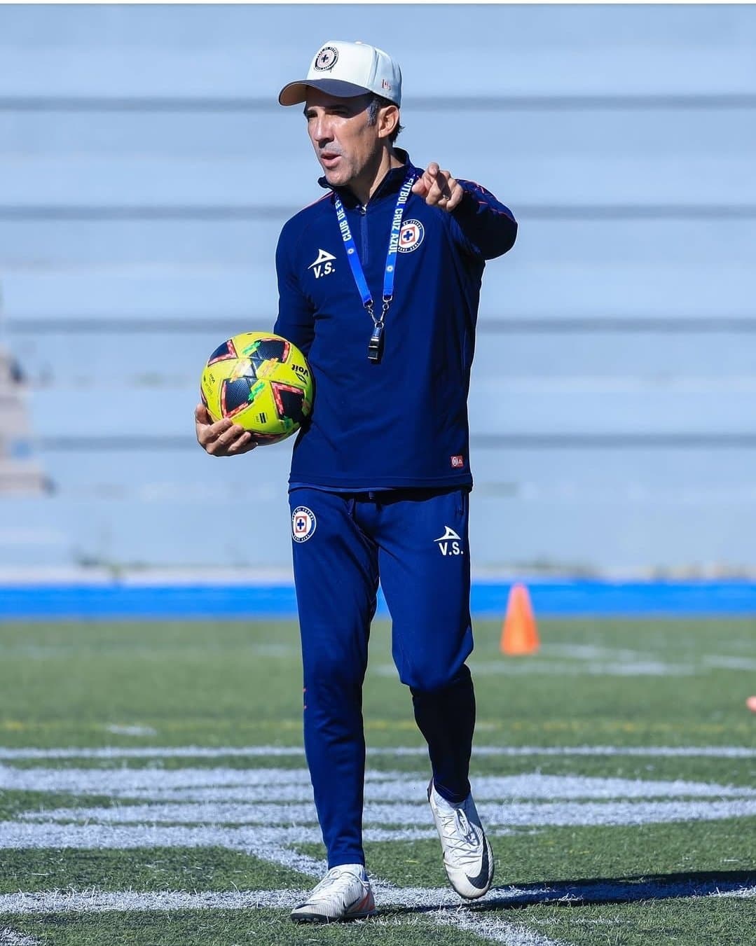 Vicente Sánchez Confirmado como Director Técnico de Cruz Azul tras Buen Interinato